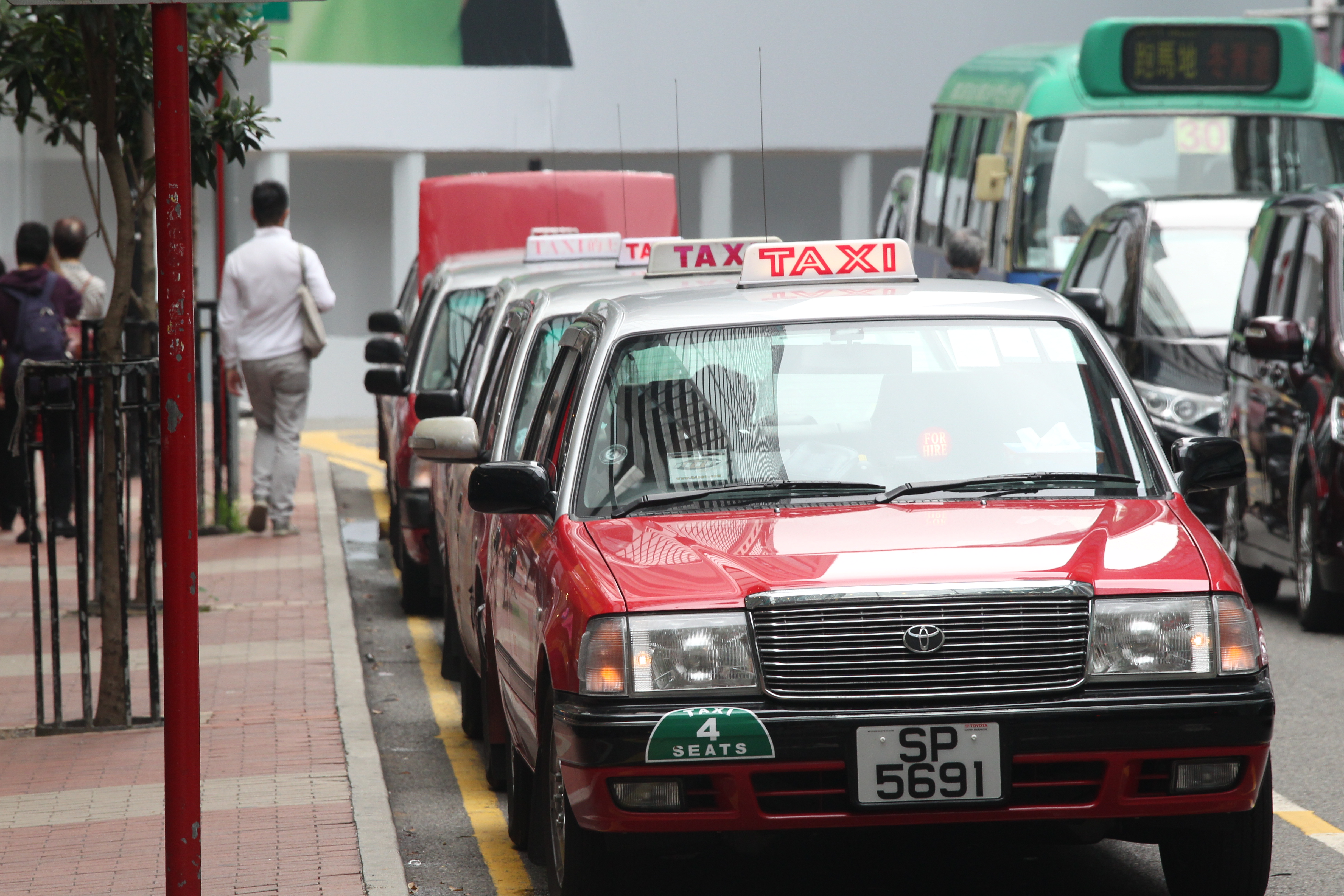 規管過度扼殺的士業（王于漸） - EJ Tech