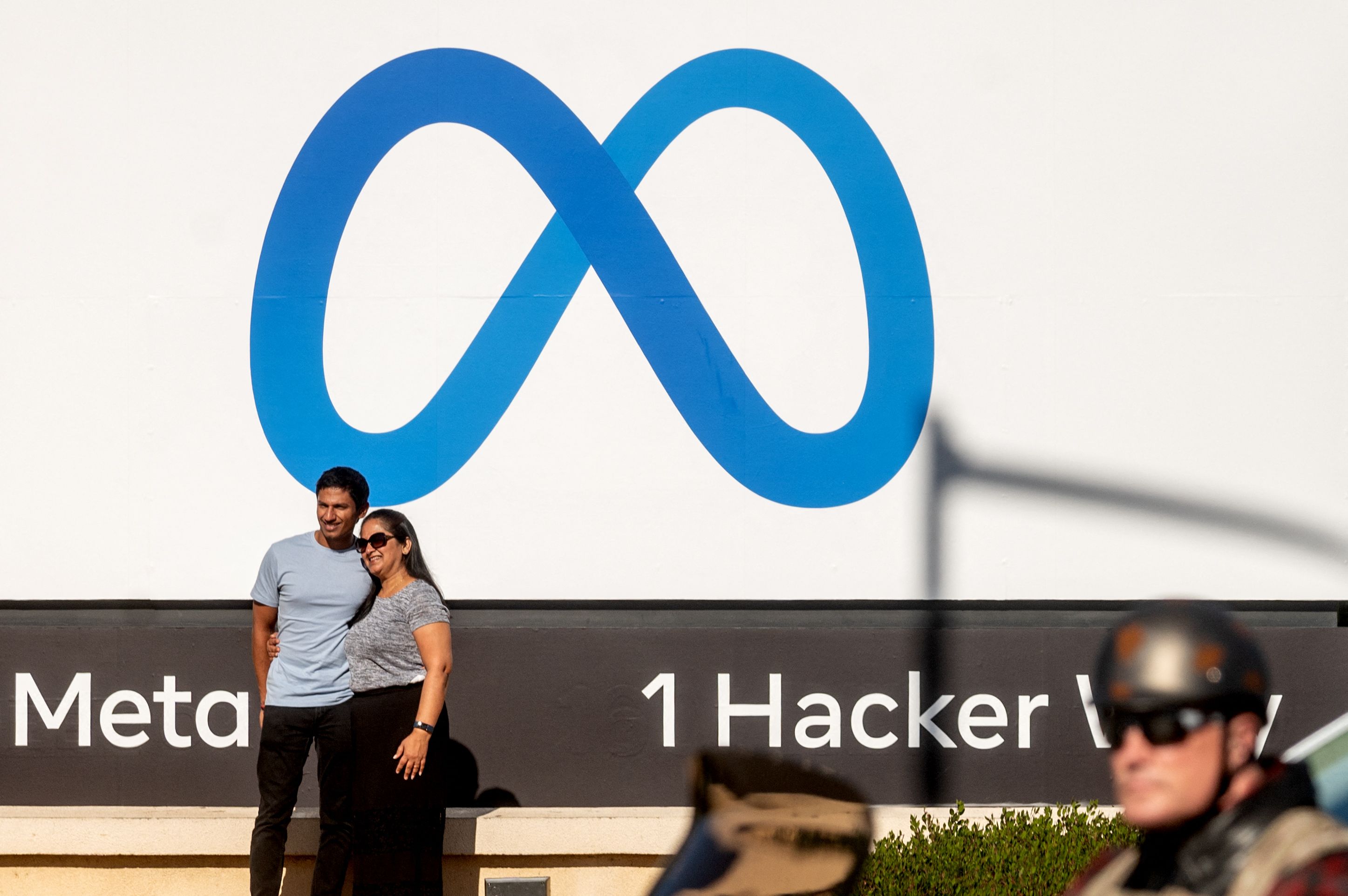 Meta市值全球排名跌出十大- EJ Tech